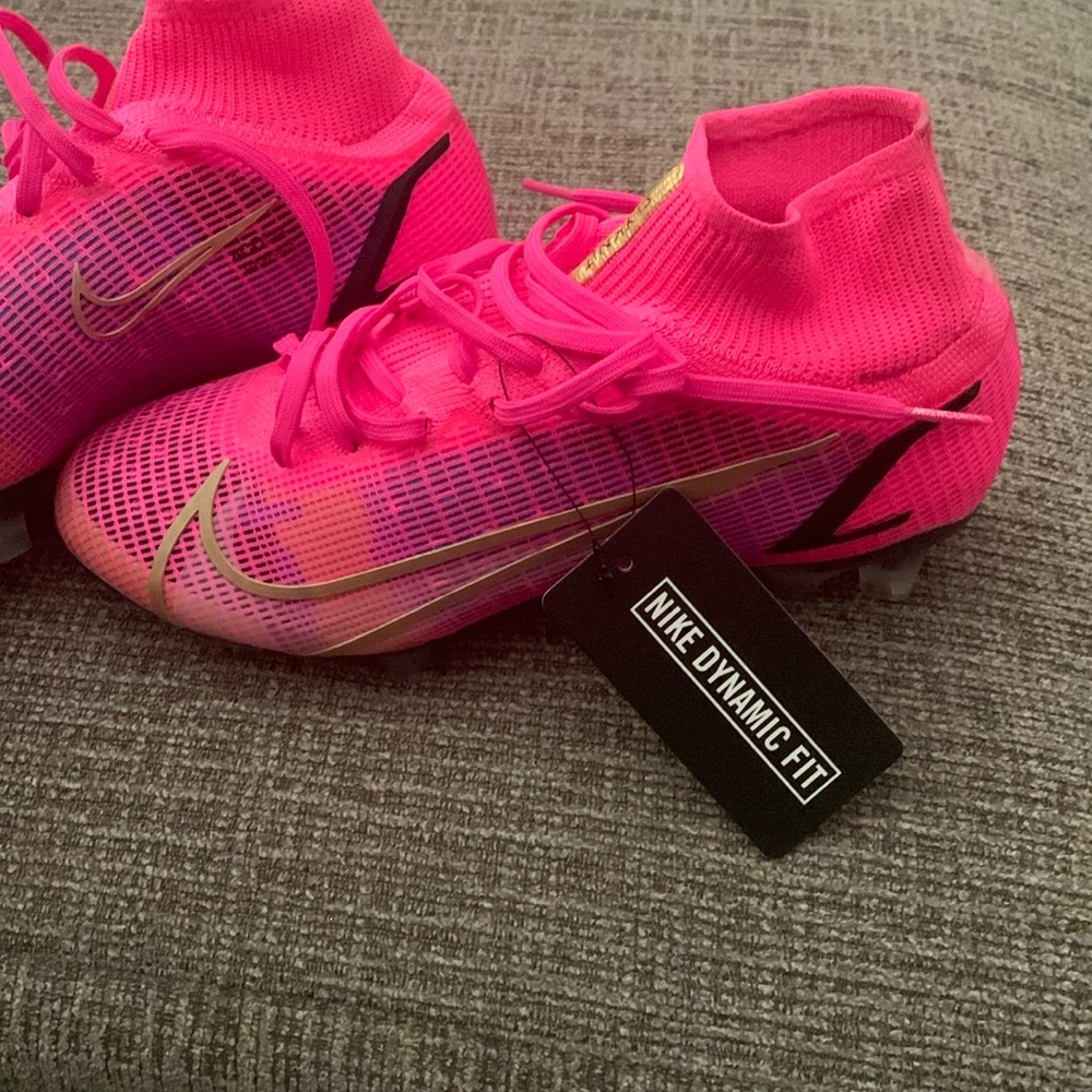 Nike Dynamic Fit Soccer Cleats